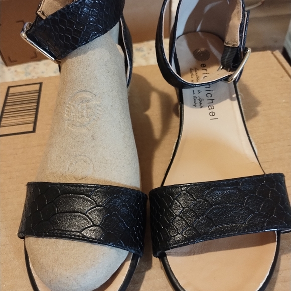 New Eric Michael sandal Black Women's Size 38 - Picture 4 of 7